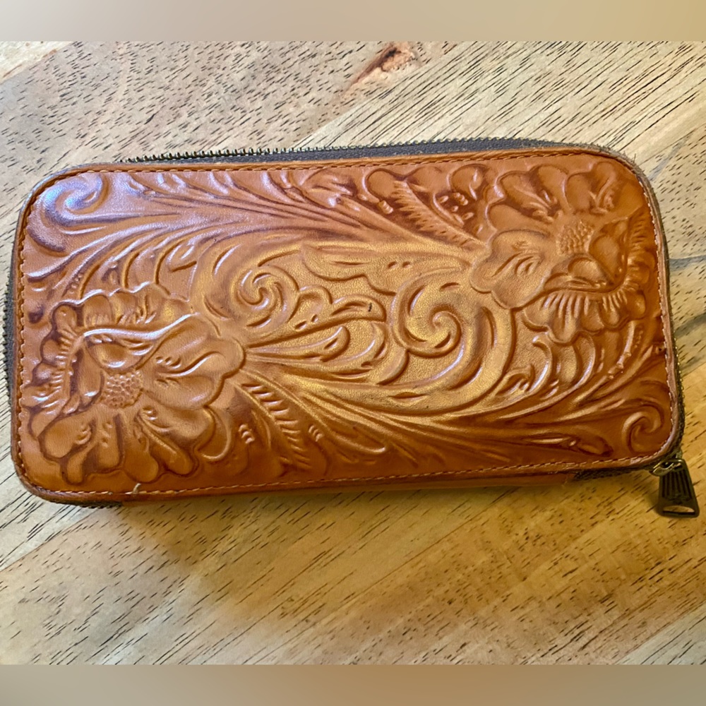 Patricia Nash Tan Embossed Floral Wallet - Picture 2 of 15